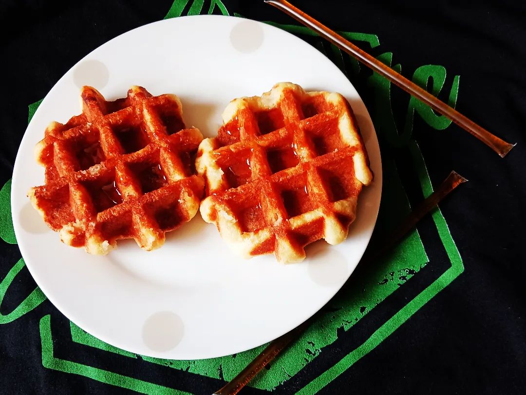 Waffles with Sun State Hemp UK delicious 10mg CBD Honey Sticks drizzled ontop!